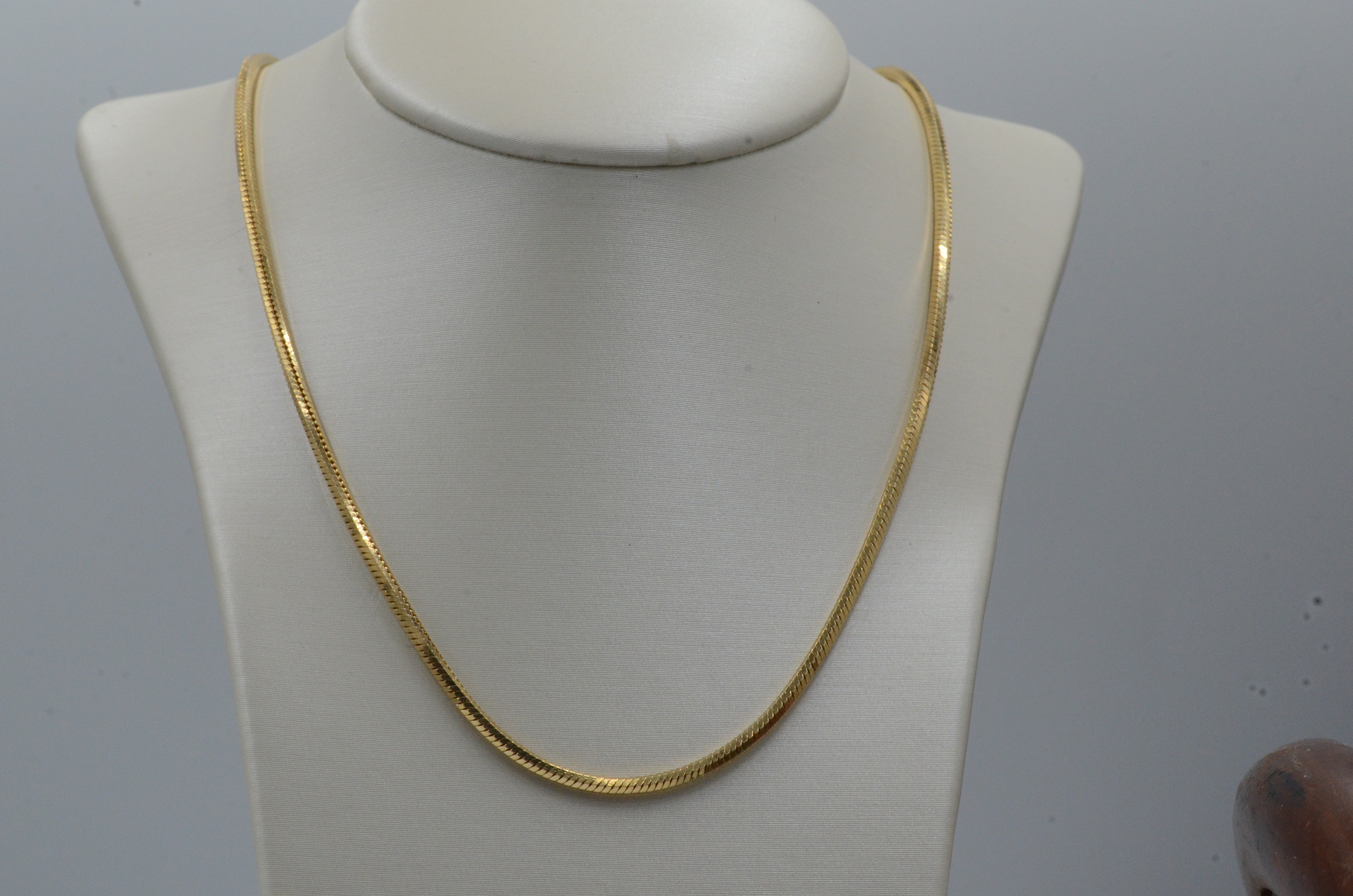 16"  1.75 mm Octagon snake chain. 9.05 grams. This chain would work well with the Abstract Trillion/Diamond Pendant